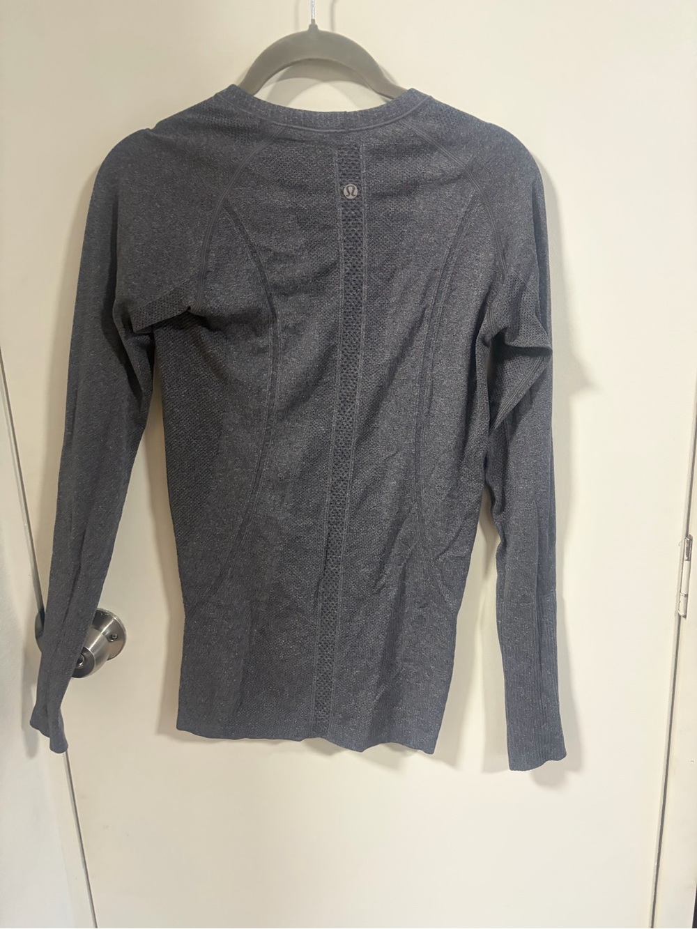 lululemon athletica Women's Long Sleeve Crewneck Top - Charcoal Gray - Picture 5 of 6